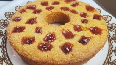 bolo de flocão com queijo e goiabada
